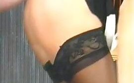 Alexandra Ross fickt mit dem Kameramann