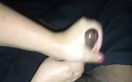 Handjob für einen schwarzen Schwanz
