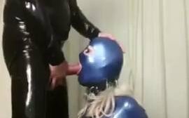 Blasen und Eier lutschen in Latex