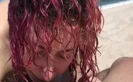 Freundin gibt Blowjob am Strand