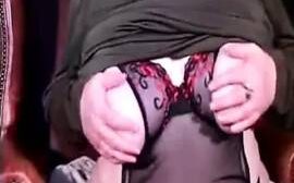 Deutsche Oma zeigt sich in Dessous