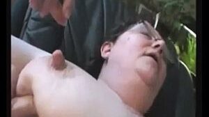 Mollige deutsche Oma lässt sich ficken