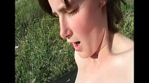 Haarige Möse wird im Freien gerammelt Haarige Möse wird im Freien gerammelt